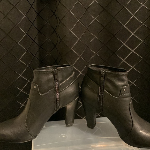 NICKELS Women’s Ankle Bootie Heels - Picture 11 of 16